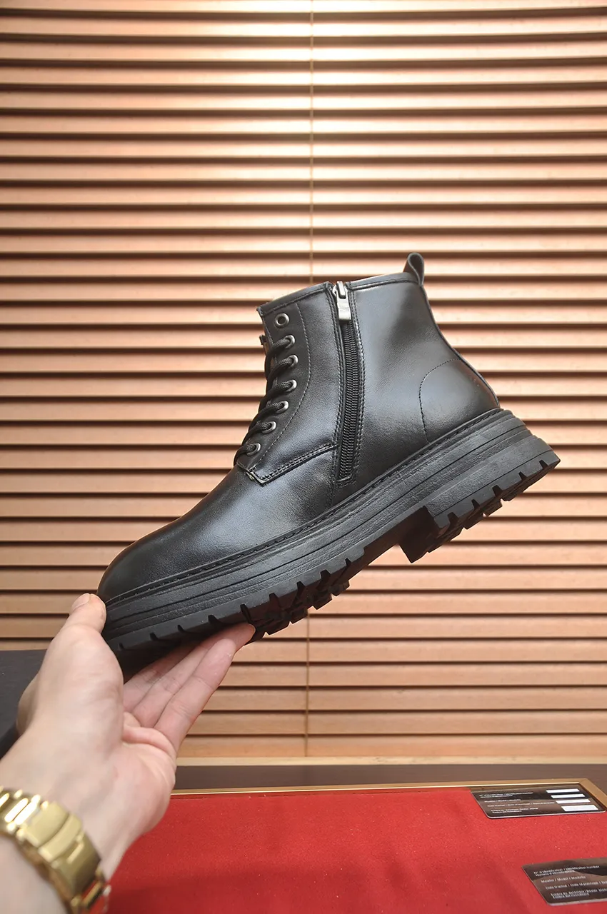 Men's shoes 💰680💶【UGG】(full genuine wool lining) Please pay attention to the quality of the original order and compare the thickness of the wool 🏮🏮Hot style Martin boots from Australia's warm luxury brand men's shoes, official website synchronization, Beckham men's style..., made of imported top-layer waxed cowhide, waxed toe box, Australian real wool velvet lining Carefully sewn...Imported rubber Martin boots outsole (comfortable, soft and wear-resistant). I really like the quality...Exquisite workmanship, you can't put it down once you see it. Code number 39-44
